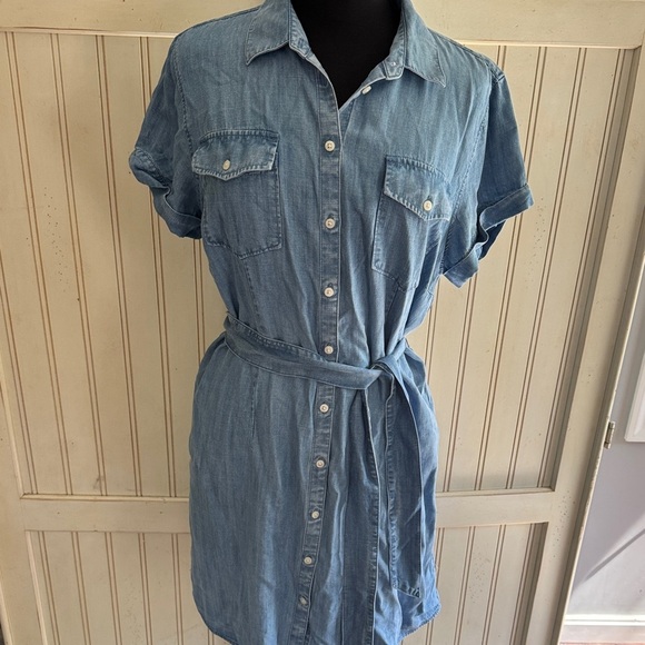 UNTUCKit Woman’s Denim Terry Button Down Collared Belted Dress - Picture 2 of 14